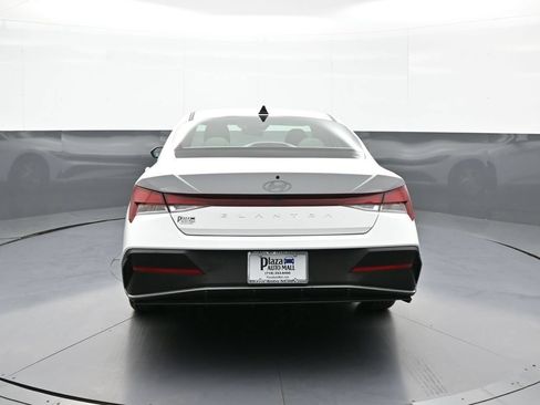 Used 2025 Hyundai Elantra SE FWD image 7