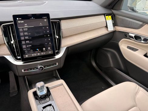 New 2026 Volvo XC90 B6 Plus w/ Protection Package Premier AWD/4WD image 25