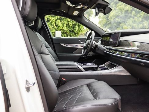 Used 2025 BMW 740i xDrive AWD/4WD image 17