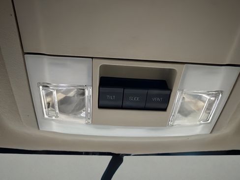 Used 2012 Ford Expedition Limited RWD image 24