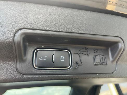 Used 2024 Ford Explorer Limited AWD/4WD image 24