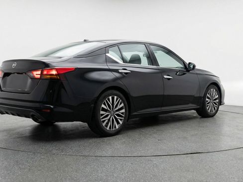 Used 2025 Nissan Altima 2.5 SV FWD image 9
