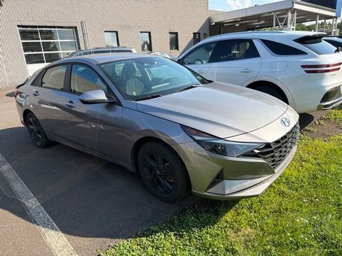 Used 2023 Hyundai Elantra SEL w/ Cargo Package FWD image 9