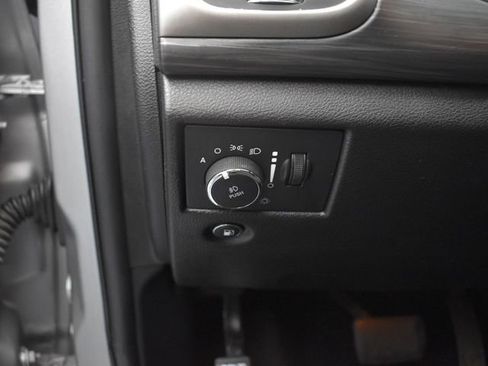 Used 2020 Jeep Grand Cherokee Laredo image 11