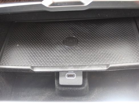 Used 2023 Land Rover Range Rover SE image 25