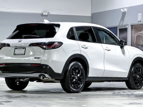 Used 2023 Honda HR-V Sport image 8