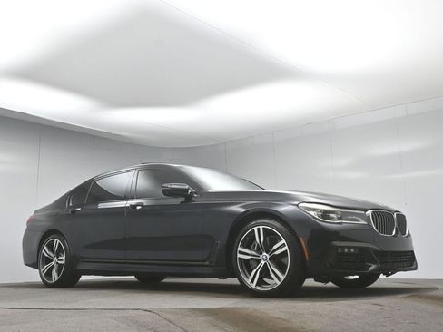 Used 2019 BMW 750i image 49