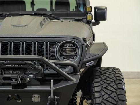 Used 2025 Jeep Gladiator Sport AWD/4WD image 4