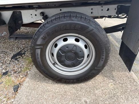 Used 2018 Ford Transit 250 138 RWD image 22