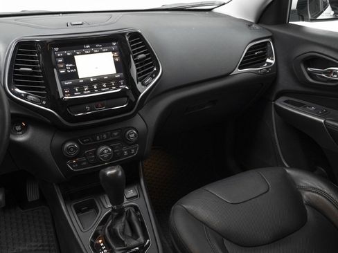 Used 2019 Jeep Cherokee Limited image 24