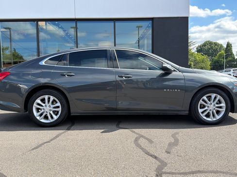 Used 2018 Chevrolet Malibu LT FWD image 3