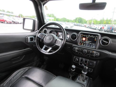 Used 2020 Jeep Gladiator Overland AWD/4WD image 23
