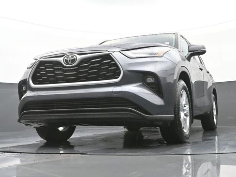 Used 2023 Toyota Highlander LE FWD image 44