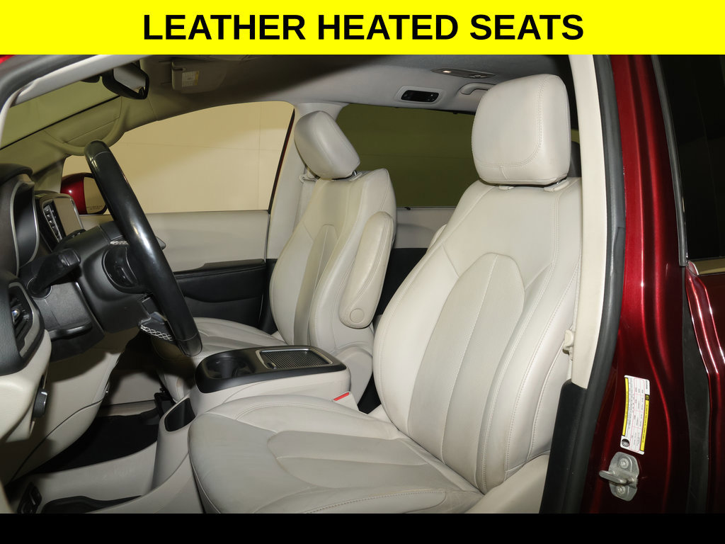 Used 2021 Chrysler Pacifica Touring-L FWD image 3