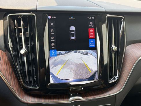 Certified 2023 Volvo XC60 B5 Plus AWD/4WD image 23