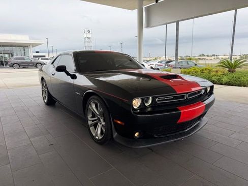 Used 2022 Dodge Challenger R/T RWD image 4