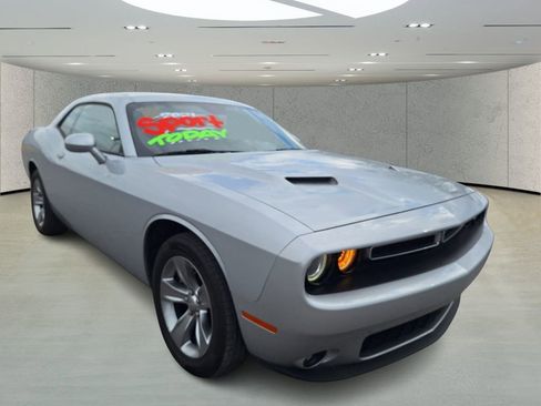 Used 2021 Dodge Challenger SXT w/ Driver Convenience Group image 7