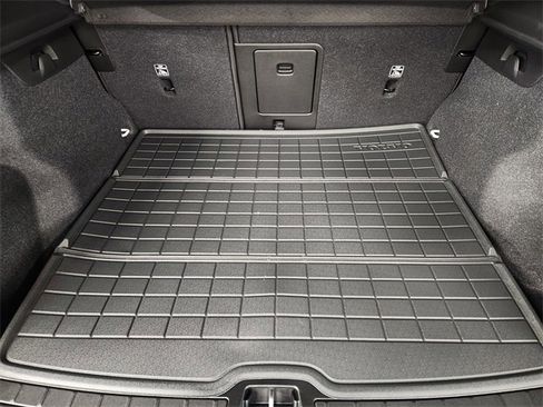 New 2026 Volvo XC40 B5 Plus w/ Protection Package Premier image 33