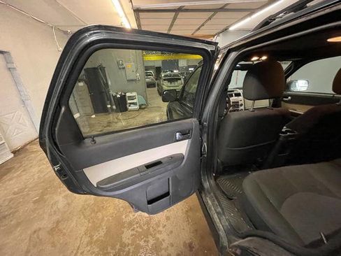 Used 2010 Mercury Mariner 4WD image 24