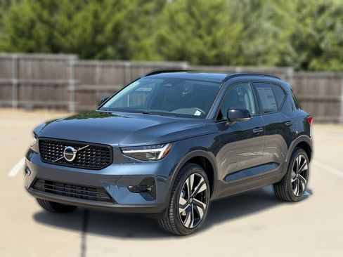 New 2026 Volvo XC40 B5 Plus w/ Climate Package AWD/4WD image 3