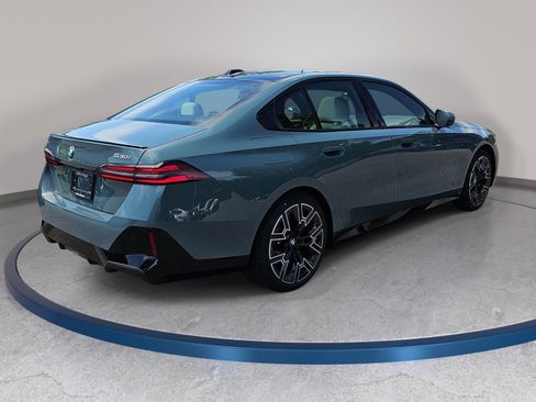 New 2026 BMW 530i xDrive w/ M Sport Package AWD/4WD image 5