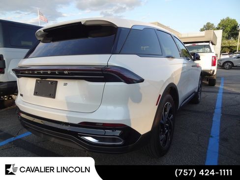Used 2026 Lincoln Nautilus Premier w/ Equipment Group 102A AWD/4WD image 4