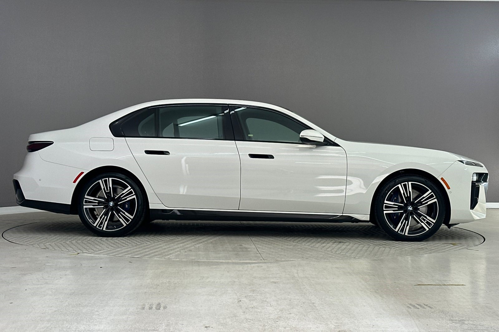 Used 2023 BMW 740i RWD image 7