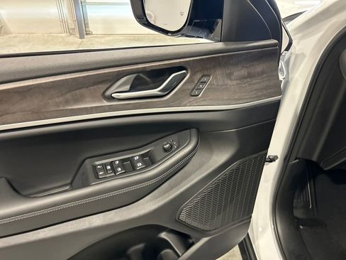 New 2025 Jeep Grand Cherokee Limited image 14