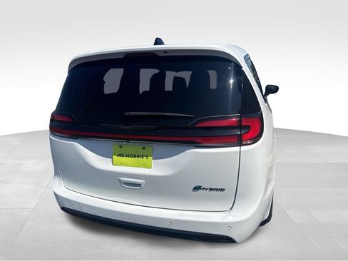 Used 2024 Chrysler Pacifica Limited FWD image 10