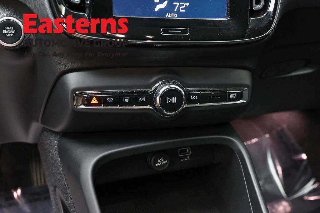 Used 2021 Volvo XC40 T4 Momentum FWD image 20