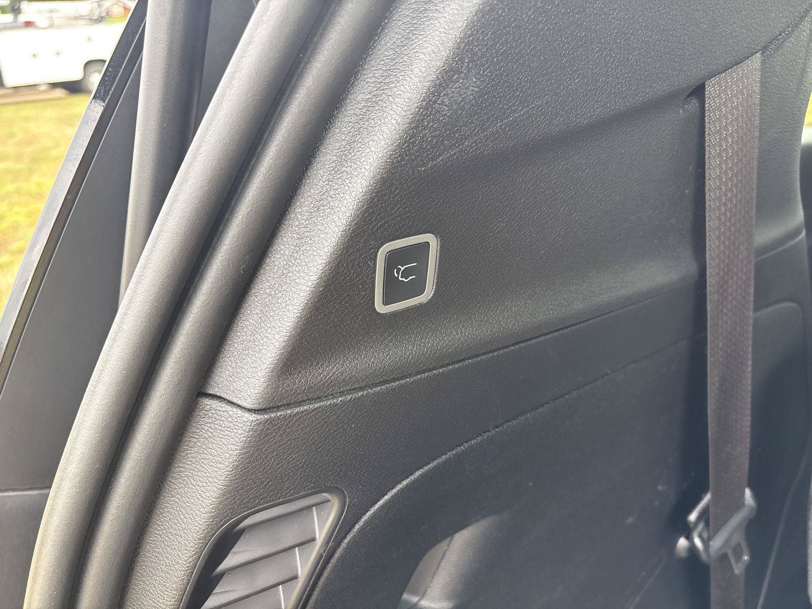 Used 2026 Chrysler Pacifica Select FWD image 13