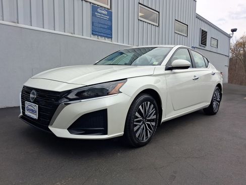 Used 2023 Nissan Altima 2.5 SV w/ SV Premium Package AWD/4WD image 1