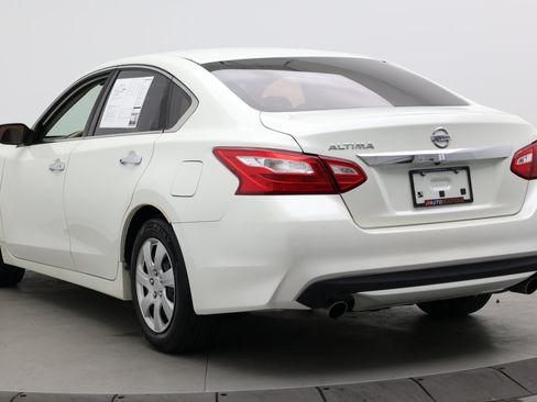Used 2016 Nissan Altima 2.5 S w/ Power Driver Seat Package FWD image 4