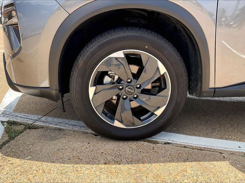 Used 2025 Nissan Rogue SV AWD/4WD image 8