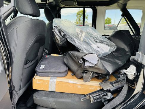 Used 2021 Jeep Wrangler Unlimited Sahara image 21