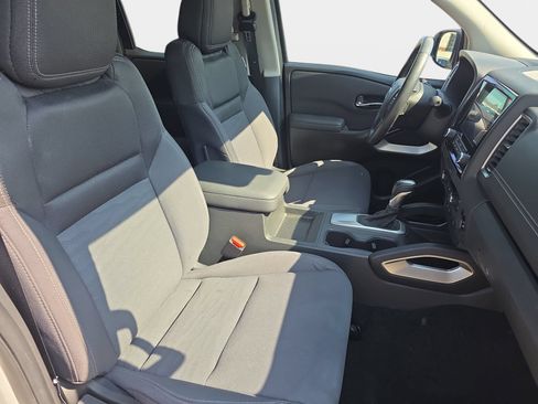 Used 2024 Nissan Frontier SV w/ SV Convenience Package RWD image 10