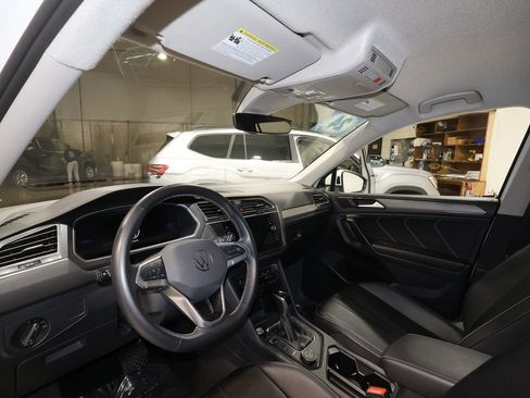 Used 2024 Volkswagen Tiguan SE image 9