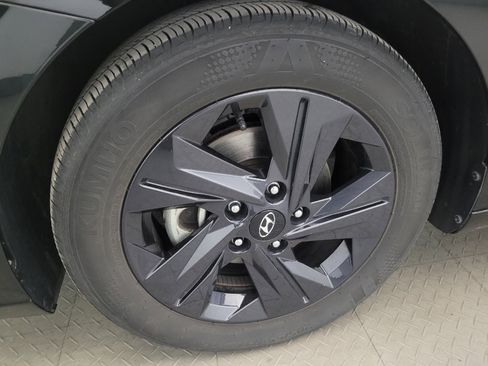 Used 2023 Hyundai Elantra SEL w/ Cargo Package image 31