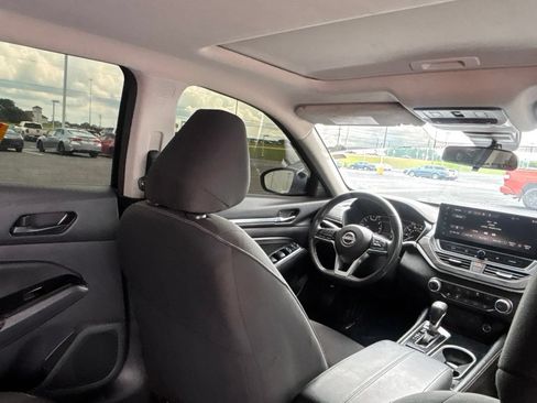 Used 2023 Nissan Altima 2.5 SV w/ SV Premium Package FWD image 31