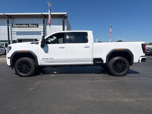 Used 2025 GMC Sierra 2500 AT4 AWD/4WD image 9