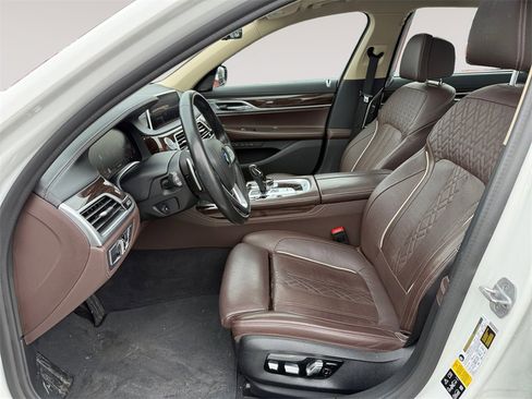 Certified 2021 BMW 750i xDrive w/ Executive Package image 2