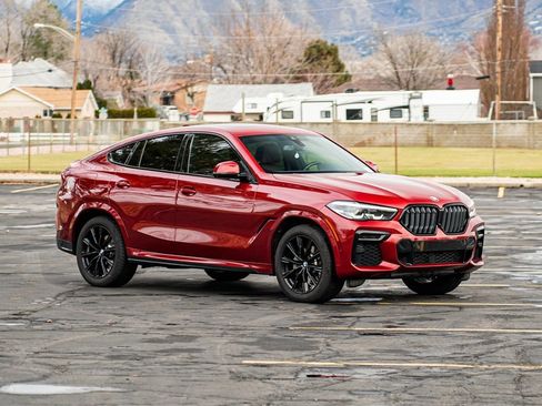 Used 2023 BMW X6 xDrive40i w/ M Sport Package image 3