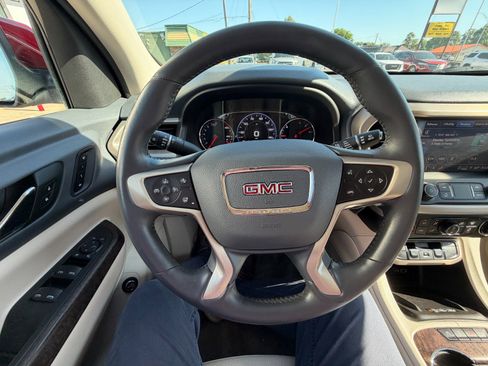 Used 2021 GMC Acadia Denali w/ Denali Technology Package FWD image 13