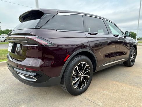 Used 2025 Lincoln Nautilus Premier AWD/4WD image 7