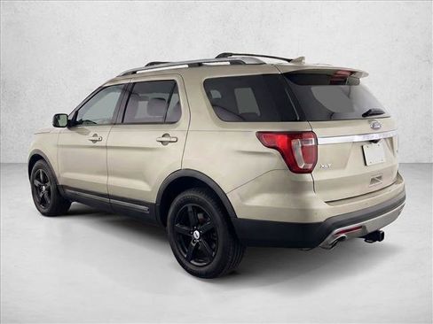 Used 2017 Ford Explorer XLT AWD/4WD image 5