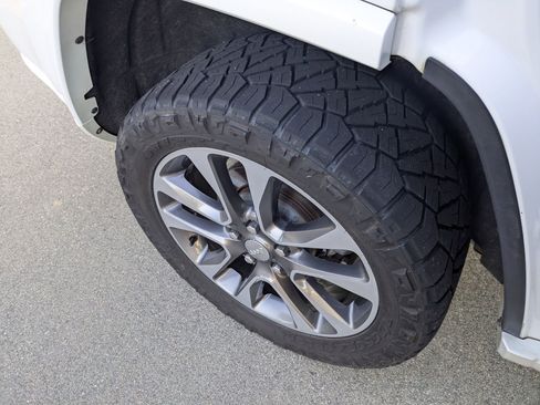 Used 2017 Jeep Grand Cherokee Overland AWD/4WD image 37