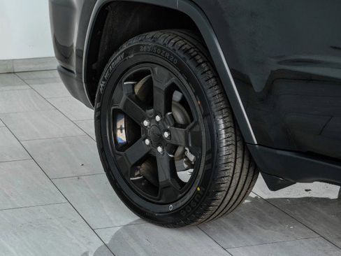 Used 2020 Jeep Grand Cherokee Laredo image 54