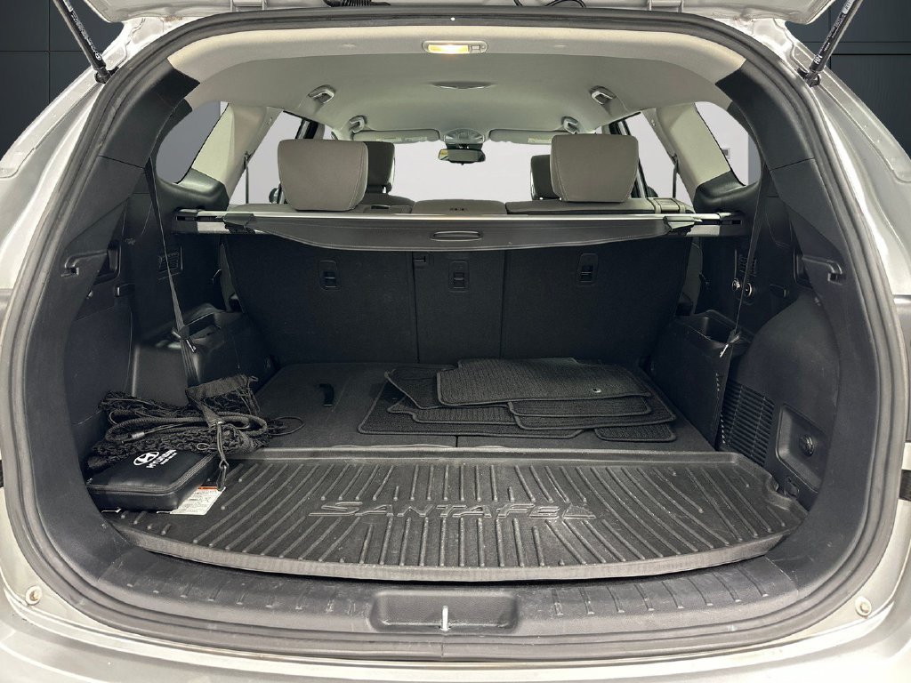 Used 2017 Hyundai Santa Fe SE w/ Cargo Package FWD image 12