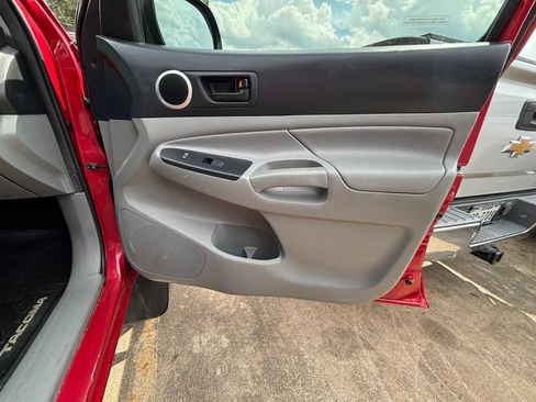 Used 2013 Toyota Tacoma PreRunner w/ SR5 Pkg RWD image 10