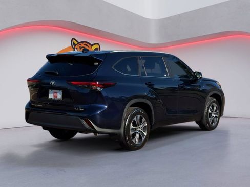 Used 2025 Toyota Highlander XLE image 5